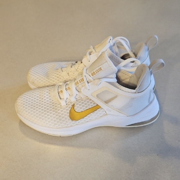 Nike Air Max Bella Tr 2 Sneakers - Picture 1 of 13